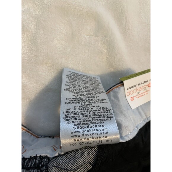 Dockers Bermudas Women's Truly Slimming Jean Shorts Size 14 Blue Dark Wash New - Picture 8 of 9